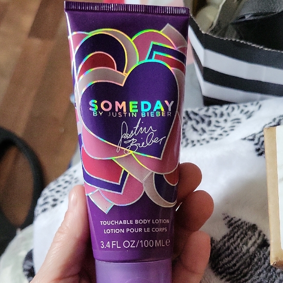 Justin Bieber Someday Purple Lotion with Heart Design - Picture 1 of 1